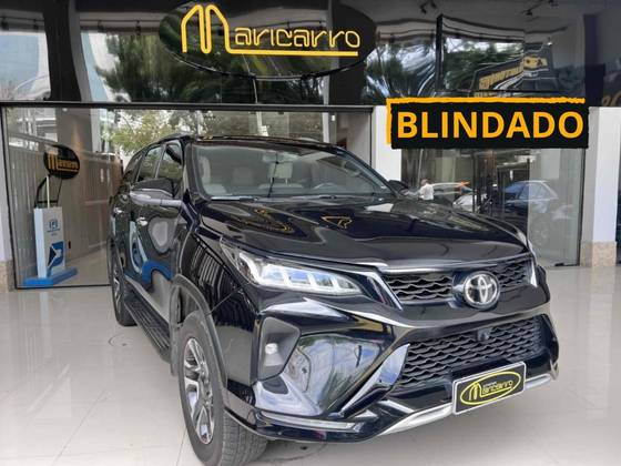 TOYOTA HILUX SW4 2.8 D-4D TURBO DIESEL DIAMOND 7L 4X4 AUTOMÁTICO